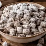 Muddy Buddies Rezept mit Schokolade und Puderzucker