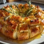 How to Make a Delicious Camembert Pull-Apart Wreath for Any Occasion