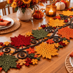Herbstliche Tischdeko häkeln mit bunten Blättern und Blumen